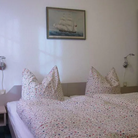 Luett Westen - 300m Vom Apartment Klein Zicker